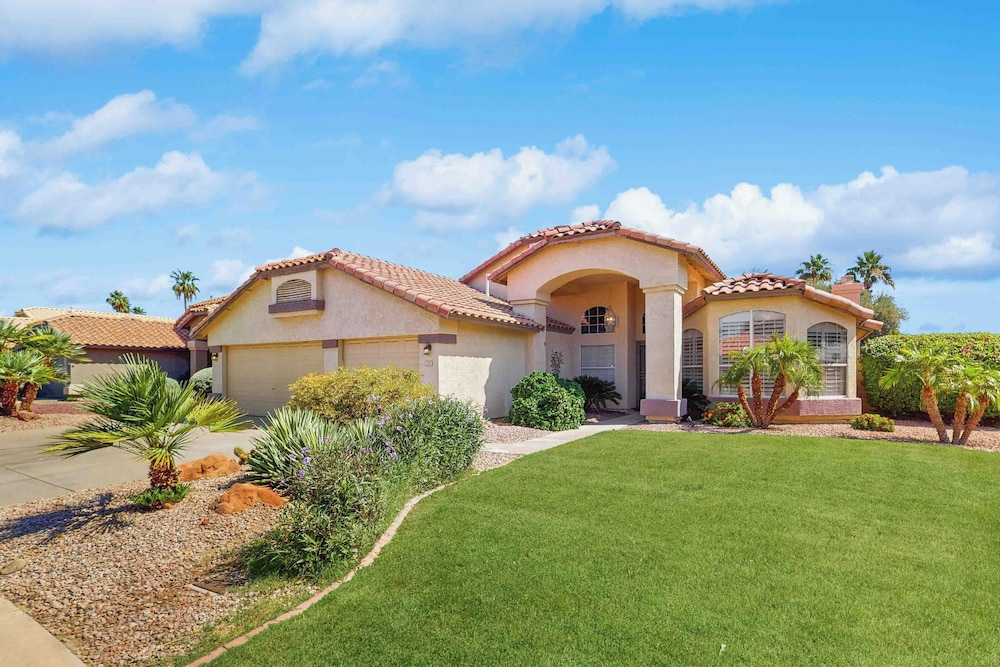Private Pool, Yard & Pool Table! 'avondale Abode'