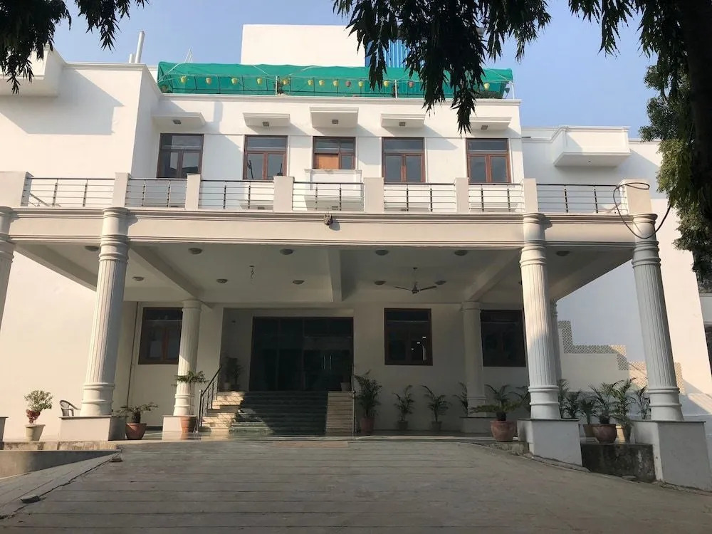 Regal Resort