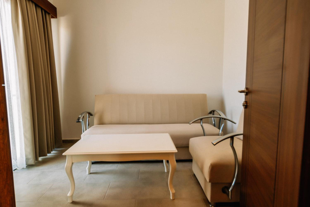 Cezar's Airport Hotel