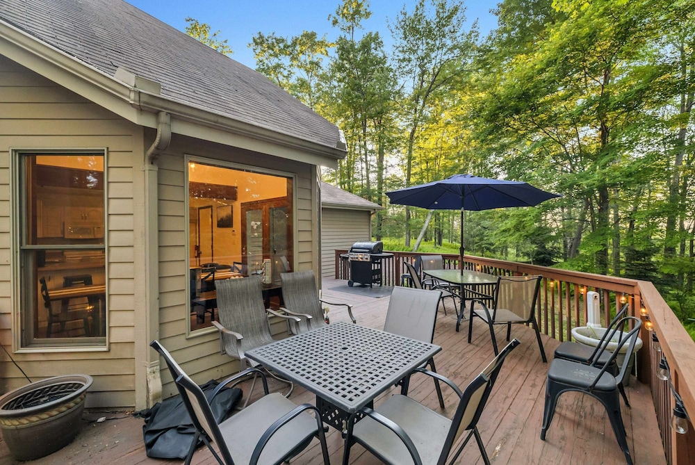 Spa Retreat With Hot Tub Sauna and Game Rooms
