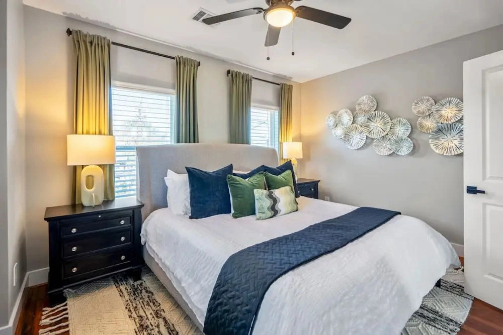 Modern 2BR Home With King Beds Near Downtown
