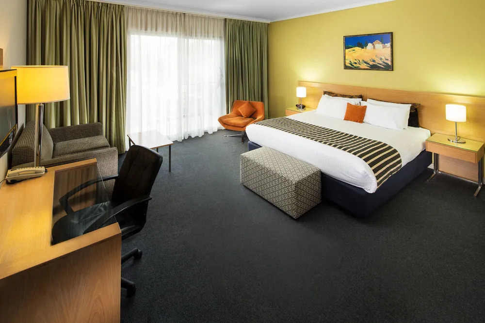 The Woden Hotel