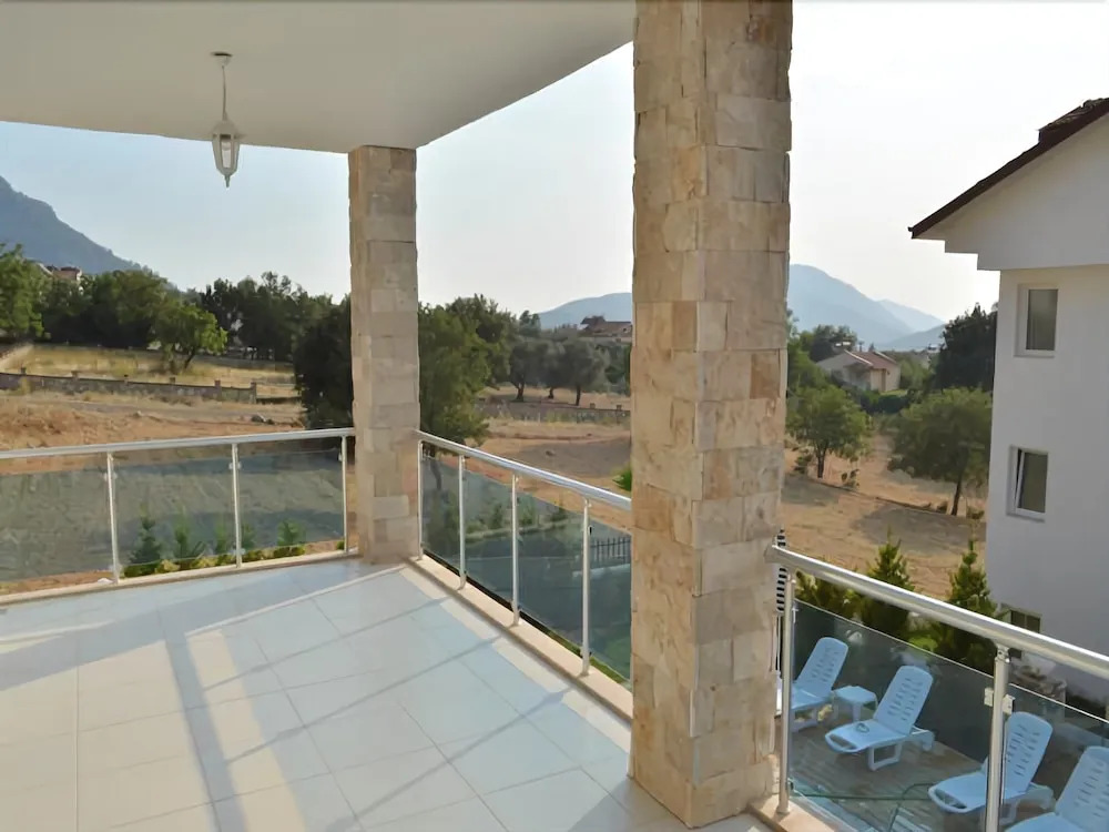 New Age Villa Toker