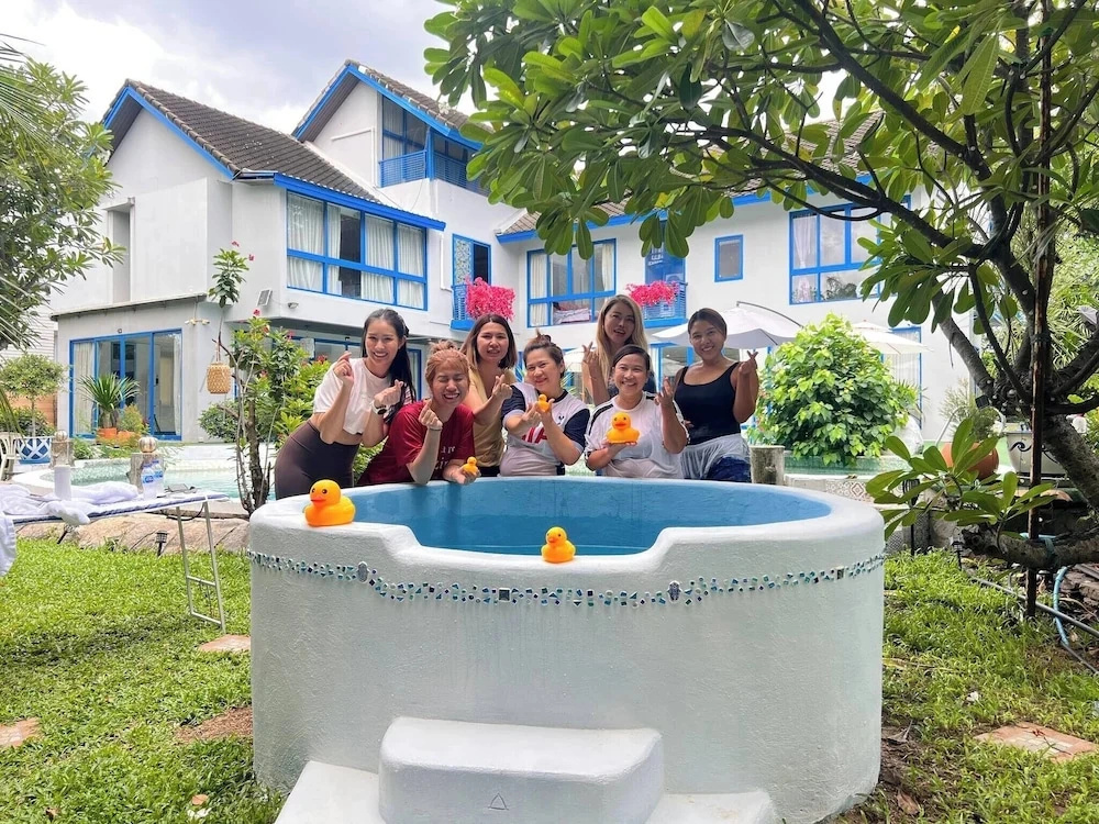 Private Pool Party Villa games Karaoke