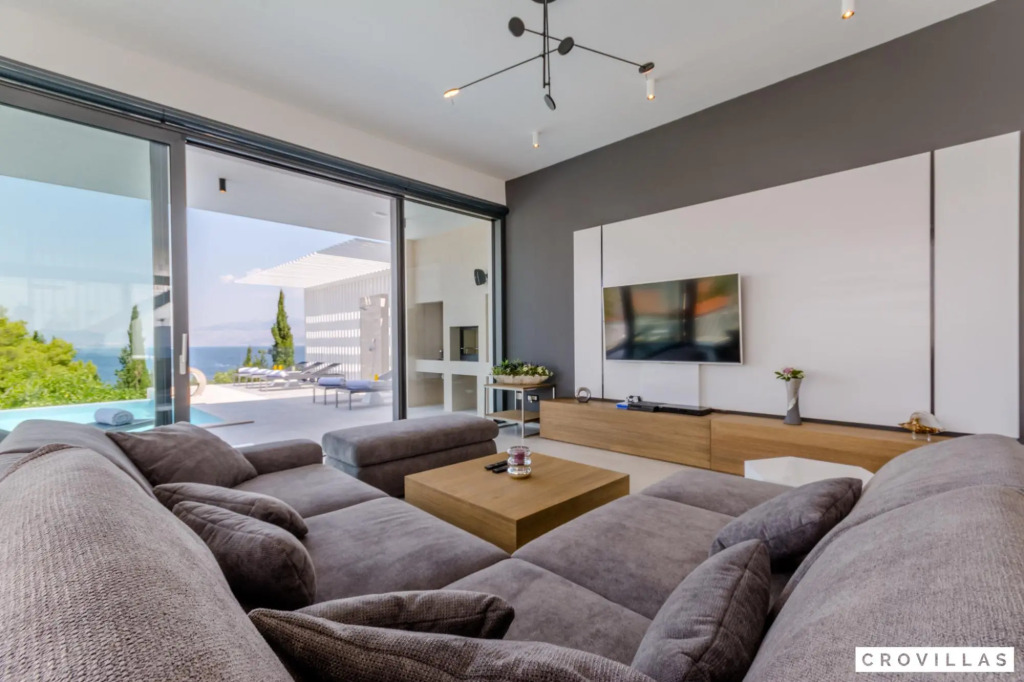 Pax in Sutivan with 3 bedrooms and 3 bathrooms