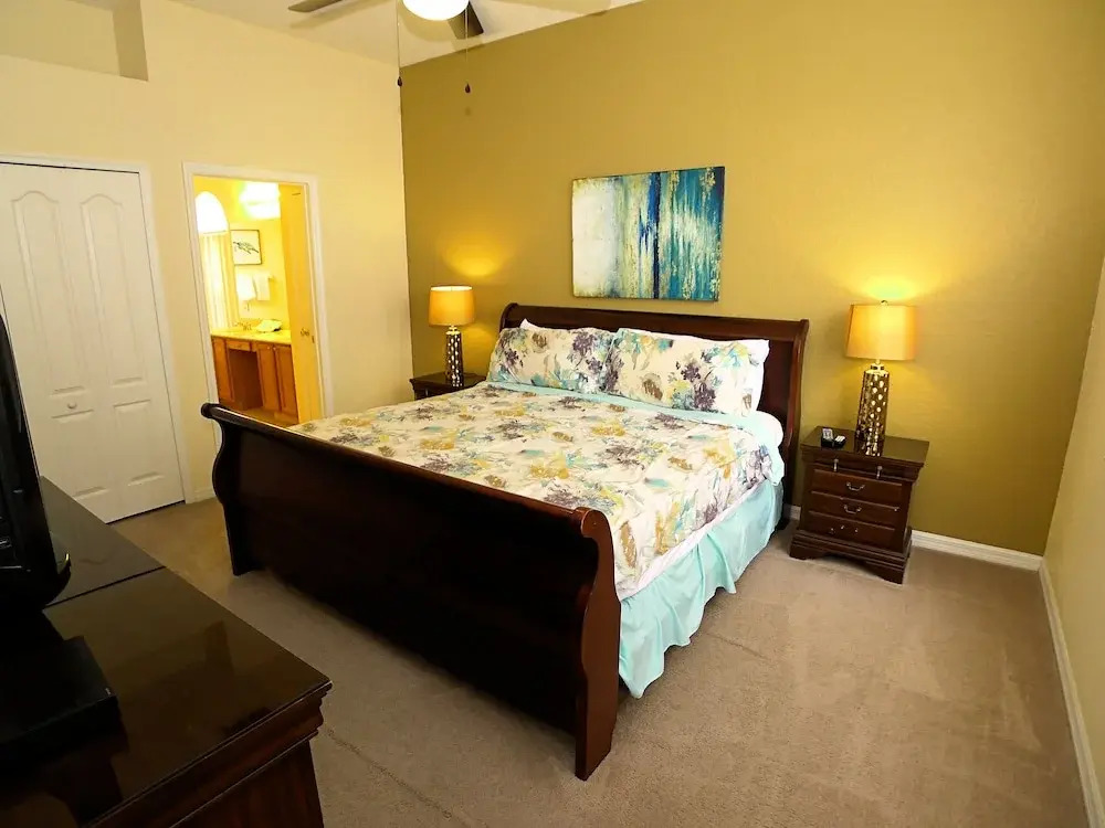 5 Bed Pool Home O Golf Community 1264