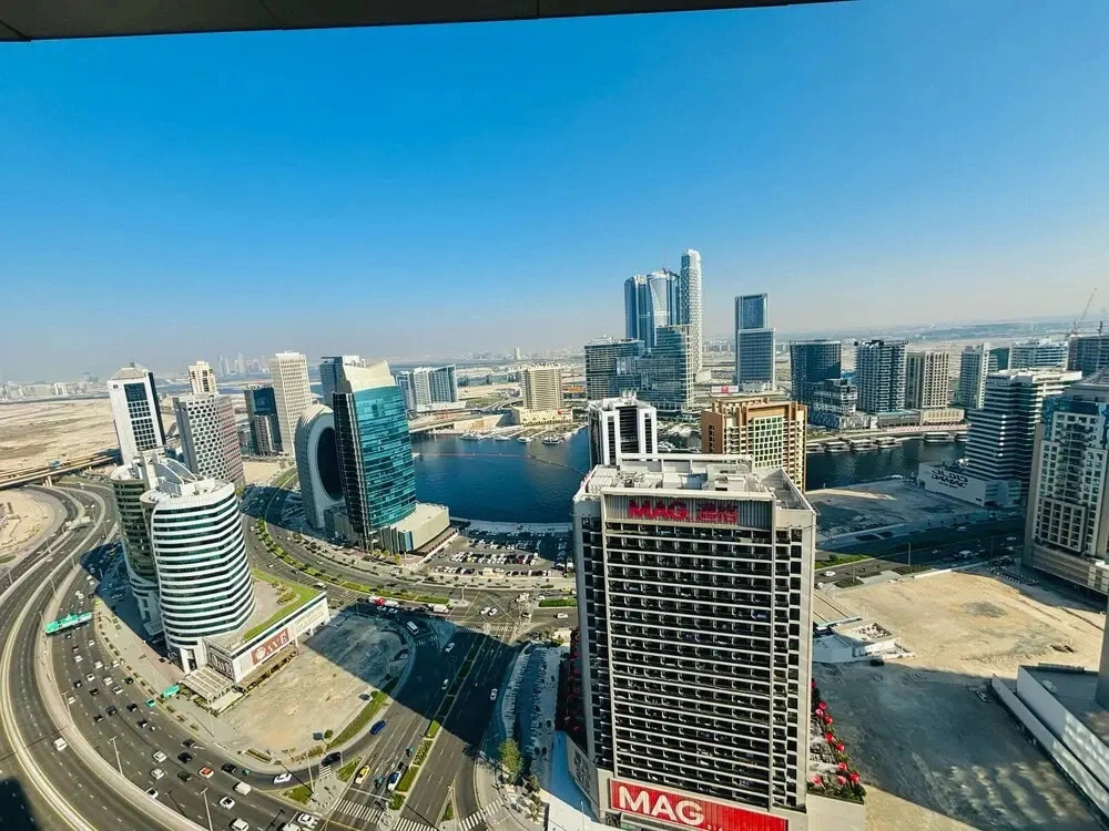 Stunning Studio Dubai with Rooftop Pool