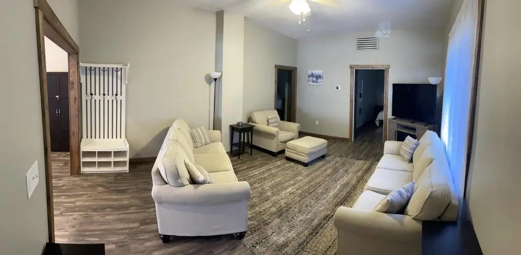 Modern Farmhouse 3 Bed, 2 Bath Apartment, Sleeps 7, Lots of Space, Steps to Downtown, Honeywell & Eagles Theater