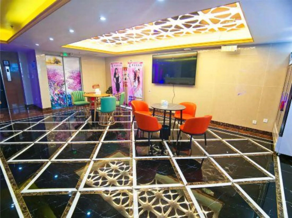 Yiyi Chain Hotel (Foshan Sanshui Plaza Branch)