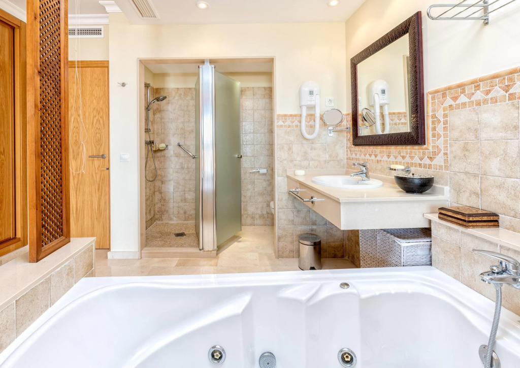 Stunning 2BR Sea View Condo 8 in Malibu