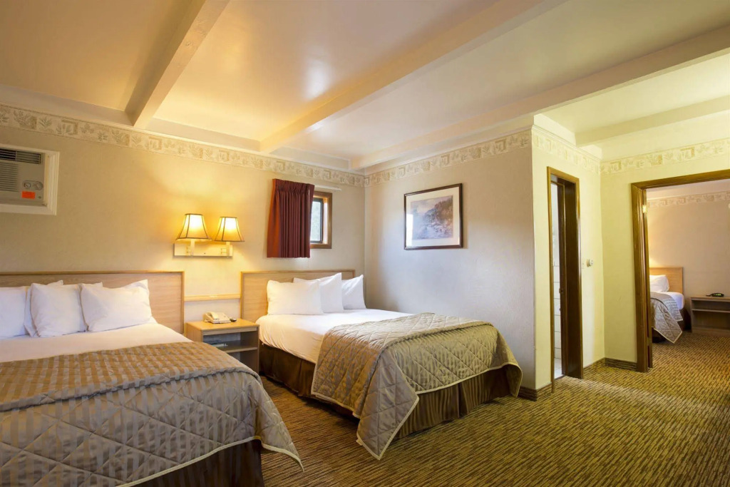Glenwood Springs Cedar Lodge