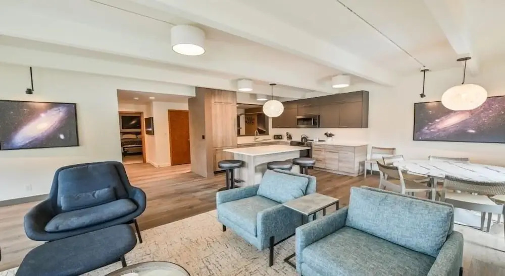 Spacious 3 Br Plaza Unit With Washer/dryer 3 Bedroom Condo - No Cleaning Fee! by RedAwning