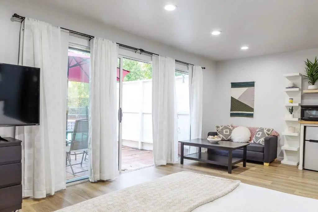 Spacious Guest Studio with Private Entry