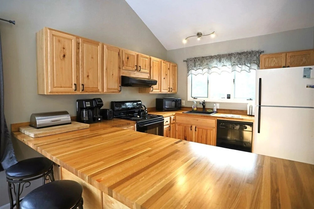 Newly Renovated Private 3 Bedroom Home in Waterville Estates Near Community Center - Bv146e