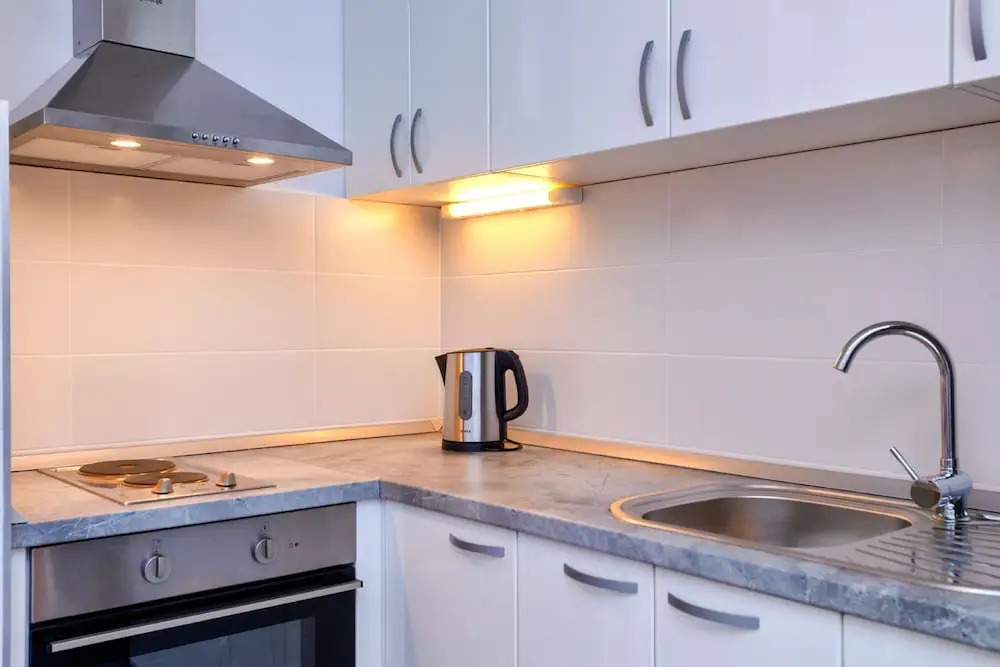 Newly Furnished apt w. Patio,parking & Fireplace