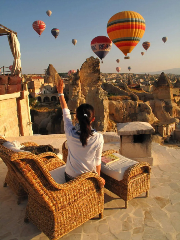 Travellers Cave Hotel