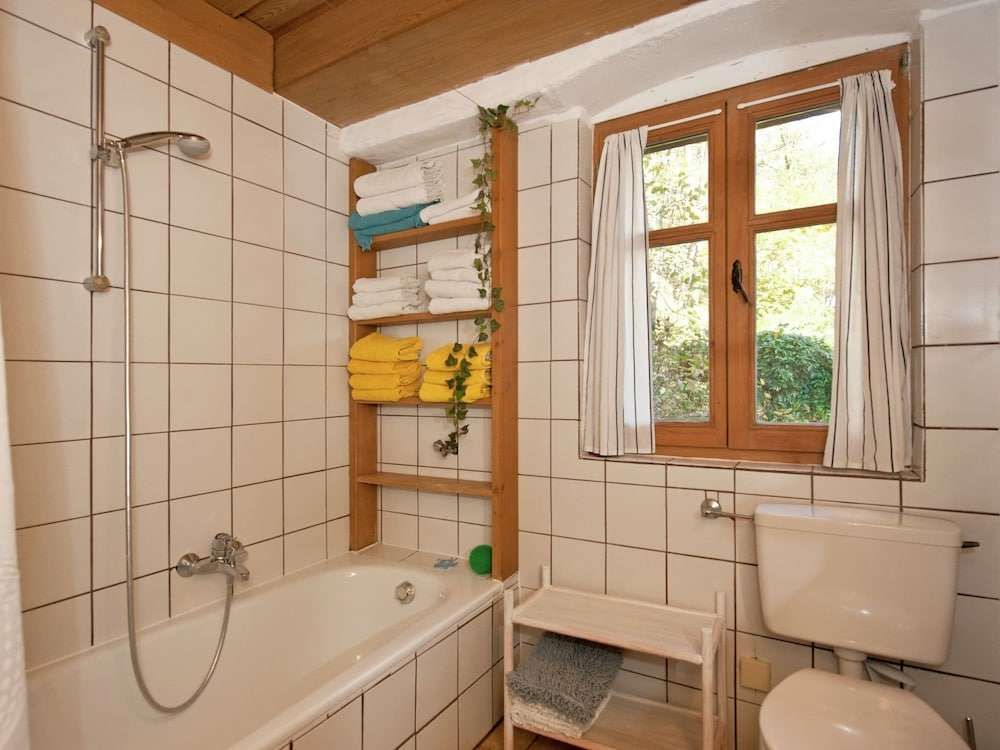 Geraumiger Ruckzugsort, Weissenburg
