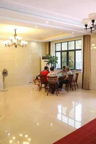 Lakeside Xiaozhu Guesthouse