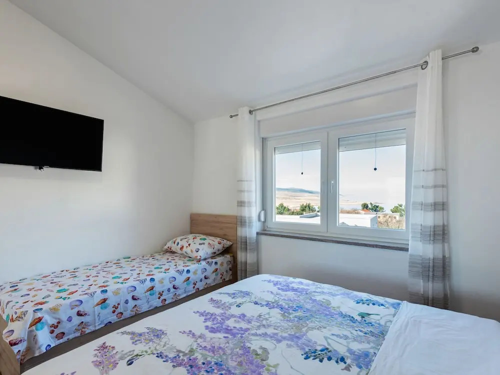 Bright Holiday Home in Jasenice With Beach Nearby