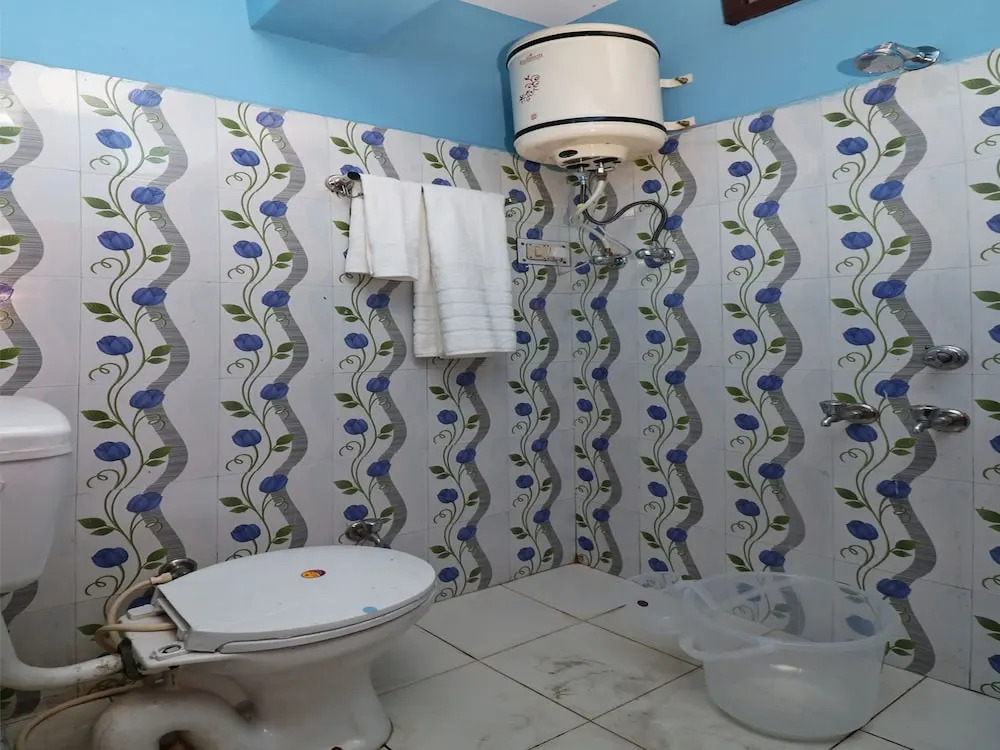 OYO 13922 Hill View 2BHK Kempty Fall