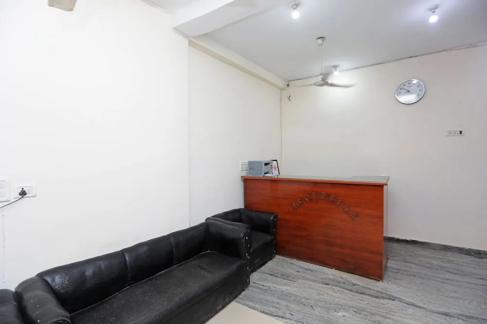 Gulshan Deluxe by OYO Rooms