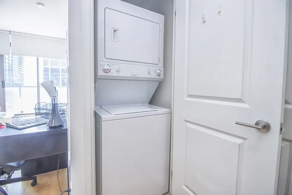 Mary-am Suites - Yorkville Furnished Apartments