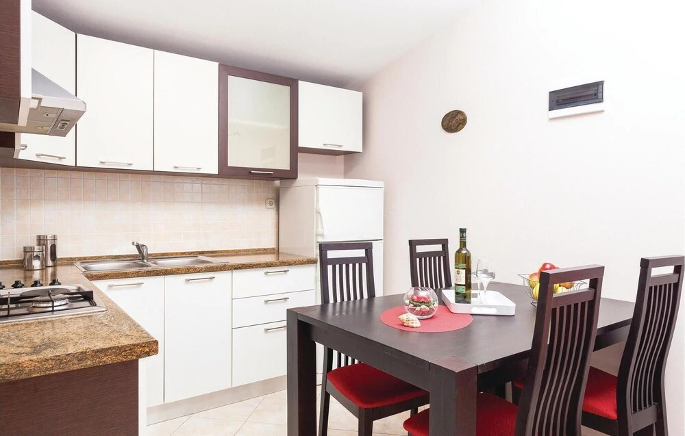 Awesome Home in Poplat With Wifi and 2 Bedrooms
