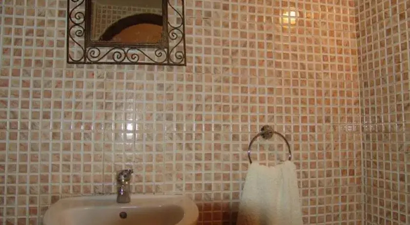 Riad Hostel ADI