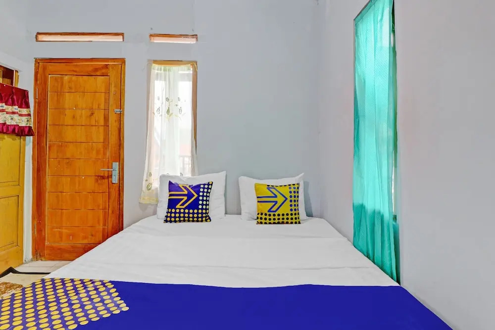 OYO Homes 90849 Cibeunying Homestay Cibodas Maribaya