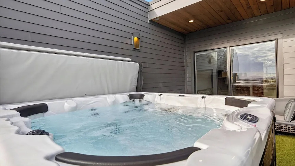 The Great Gatsby by Avantstay Hot Tub + Private Rooftop + Speakeasy Lounge + Firepit