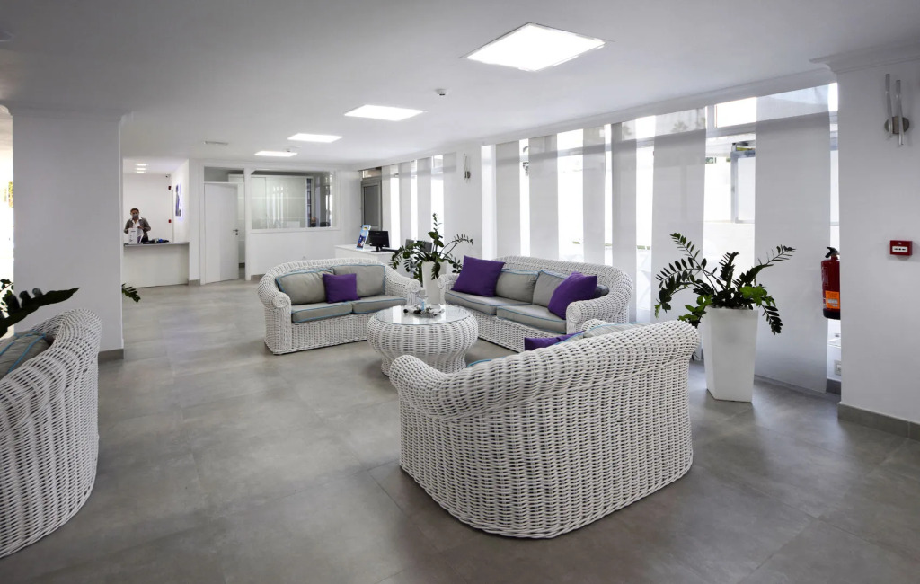 Skyview Hotel by LIVVO