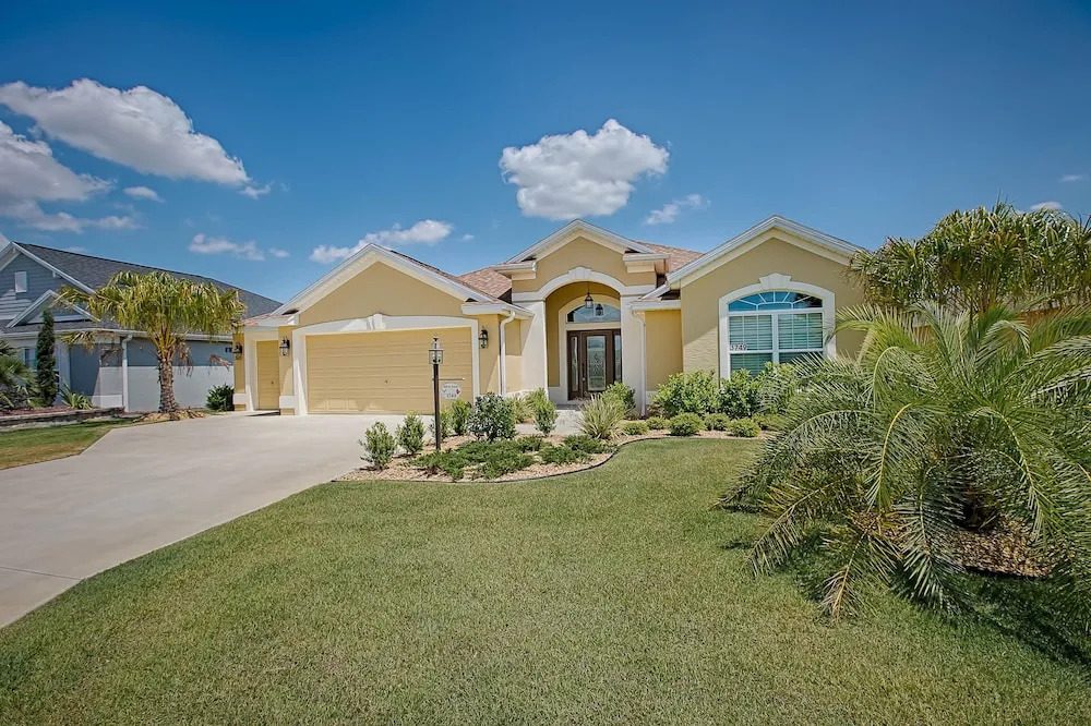 Yuma Place Home 3 Bedroom by The VIR Group