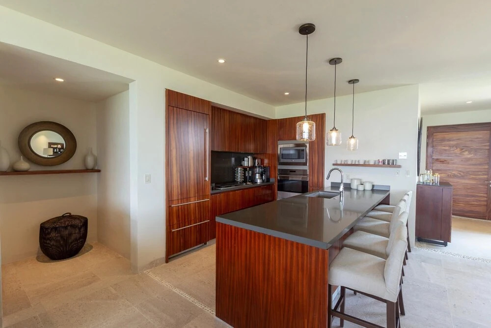 Sunny Vacation Condo 4