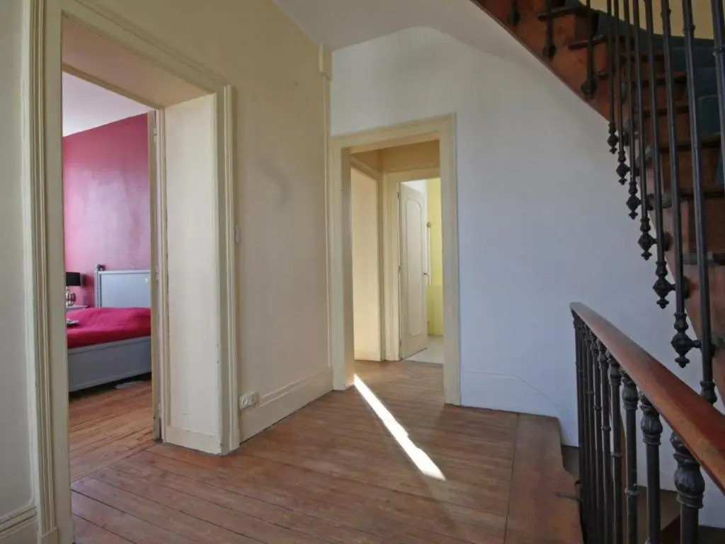 Maison de maître 19ème siècle avec grand parc et 5 chambres, tout inclus, à LAigle - FR-1-497-57