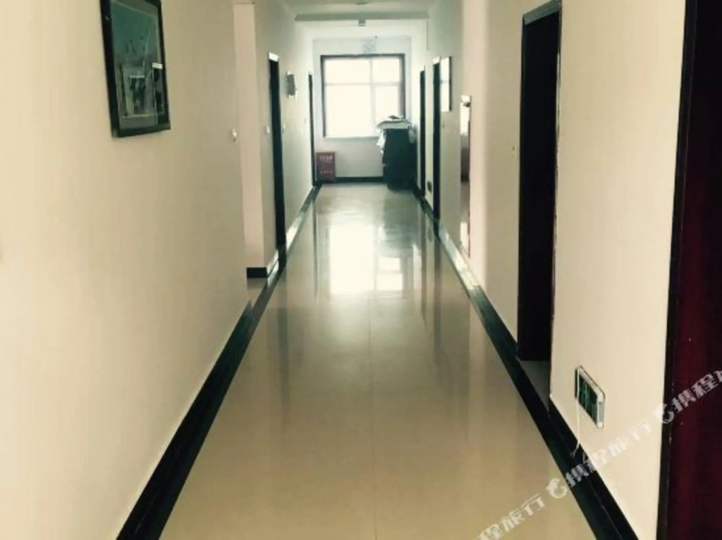 The Four Seasons Amusement Hotel Kanas