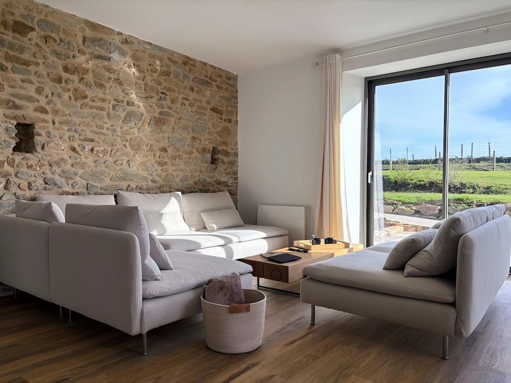 Corseul Countryside Retreat for a Family