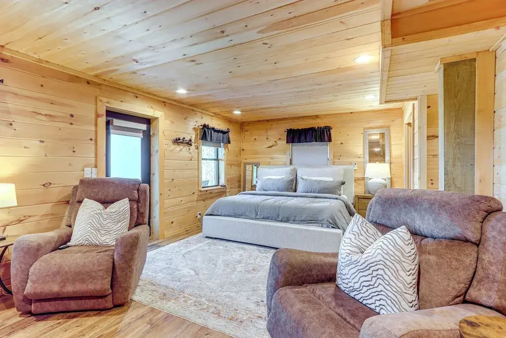 Deck, Panoramic Views: Serene Mineral Bluff Cabin