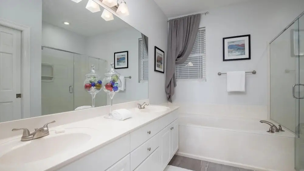 CONDO with GOLF CART and short walk to Village of Baytowne Wharf
