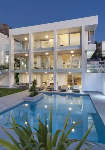 Sandpiper House: Stunning Ocean Views, Heated Pool & Large Garden