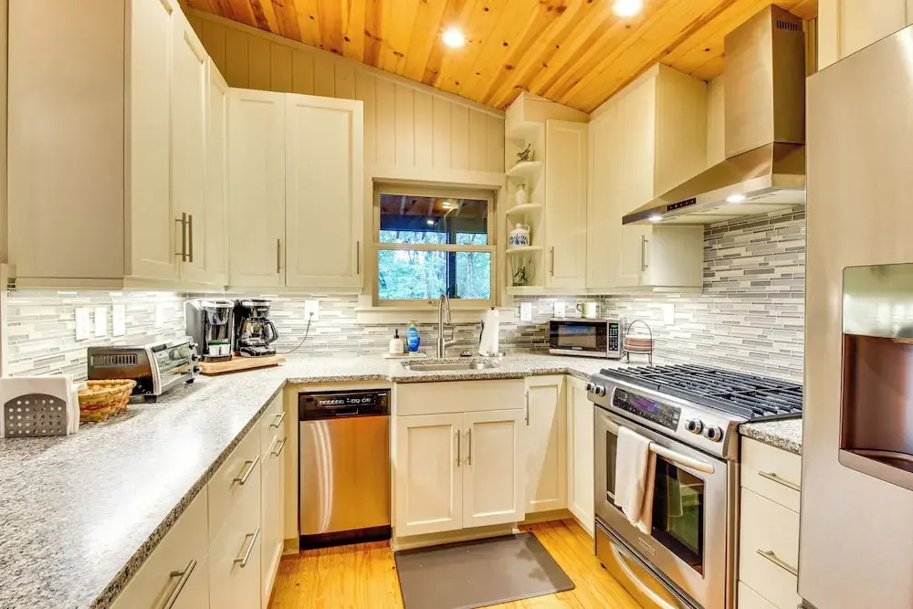 Tranquil Highlands Cottage w/ Fire Pit & Stream!