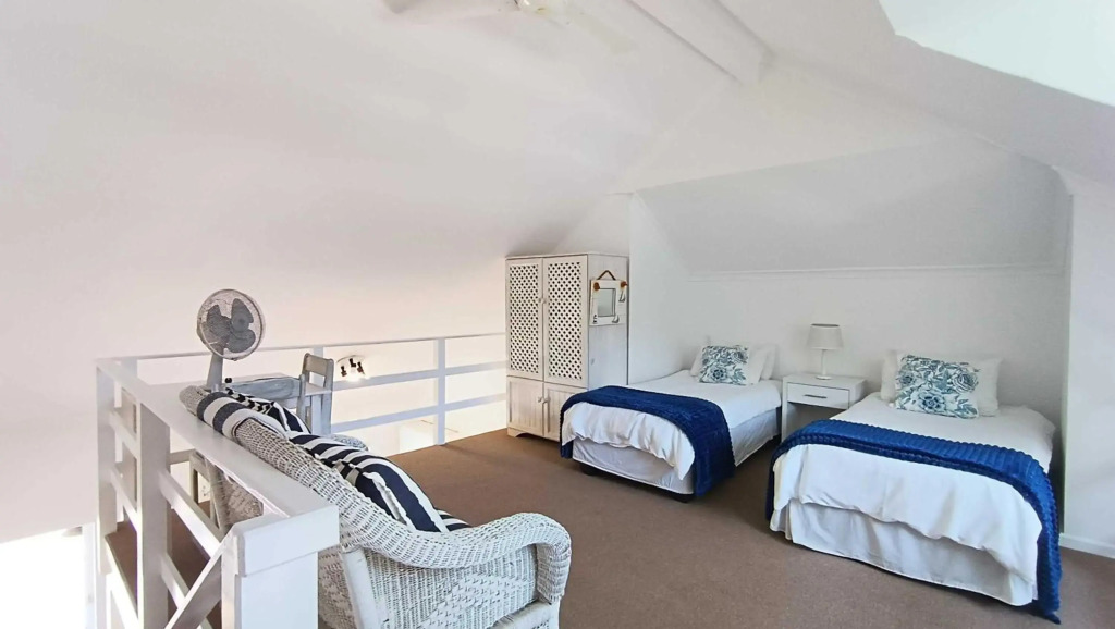 The River Club Loft - 6 sleeper, Swimming Pool, 2 min to Robberg Beach