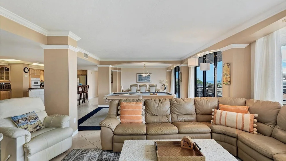 Anchorage Resort 3 Bedroom Luxury Condo w Balcony, Pool Table, Near Beach 0891