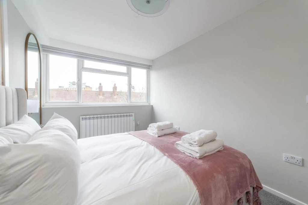 Excellent 3-bed Flat In Elephant Castle