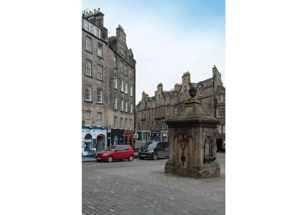 Edmonstone Suite Old Town