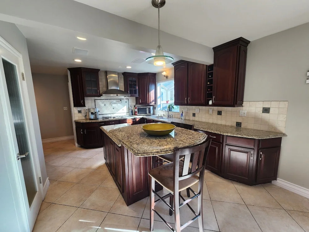 Near the beach and central located