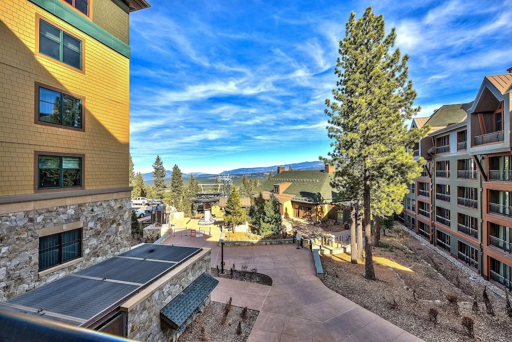 Luxury With Ritz Amenities At Constellation 3 Bedroom Condo by Redawning