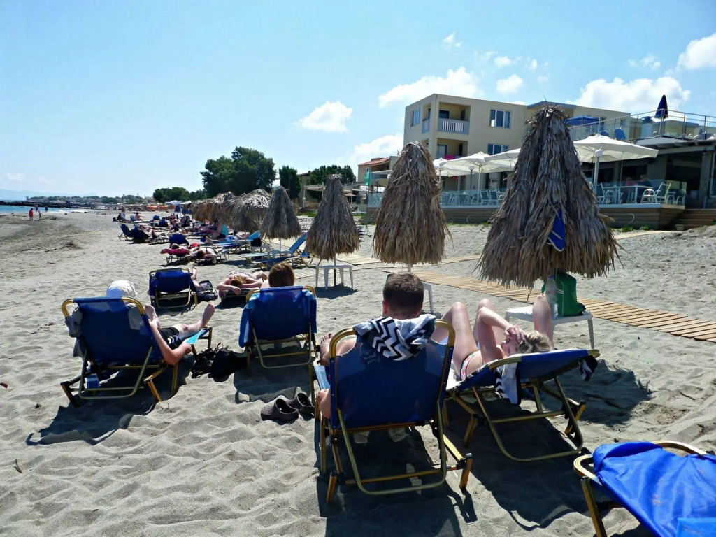 Отель Menia Beach