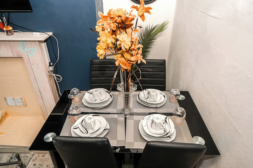Apt - Sleeps 10 - Parking - Ideal for Contractors