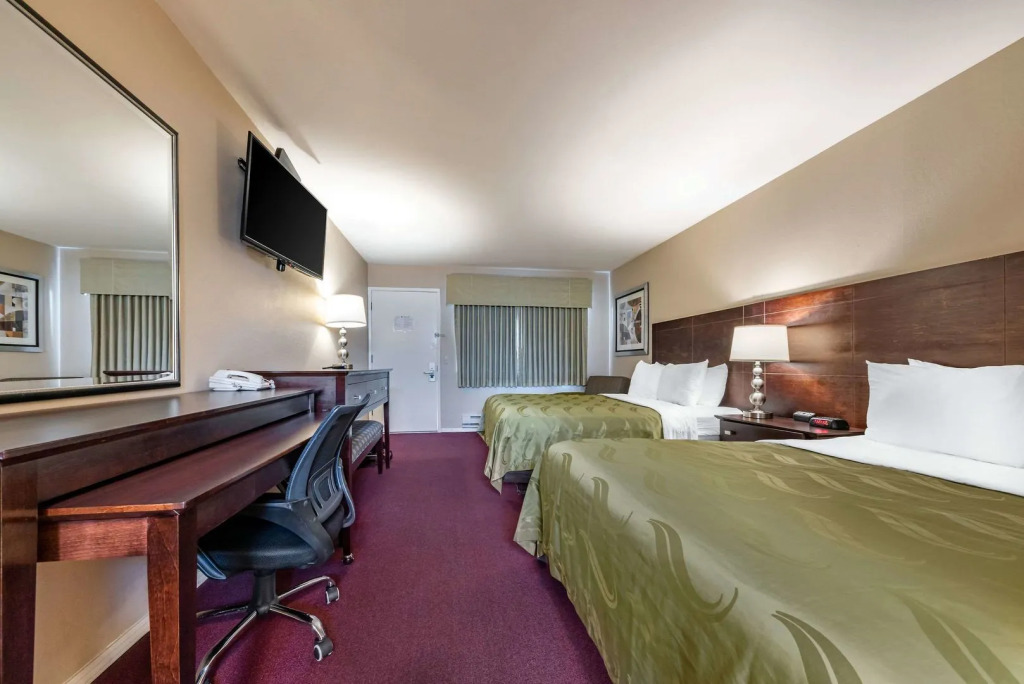 Scottish Fairway Inn