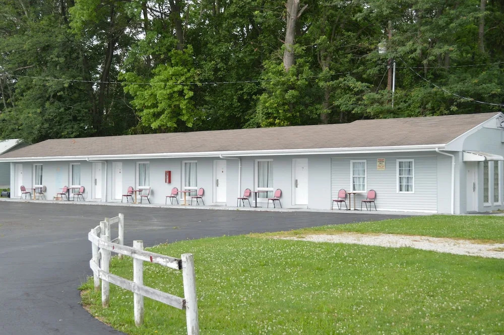 Great Lakes Motel